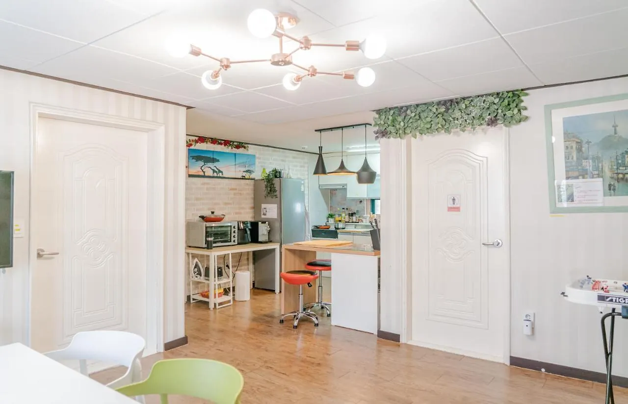 For Family Group, 4Min To Seoul Station Apartment